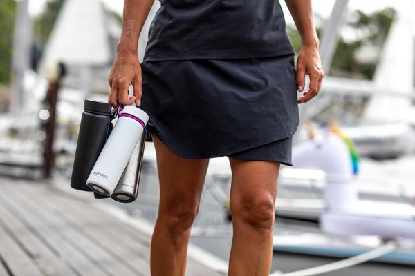 What are the critical factors in choosing a hydration pack for endurance runners?